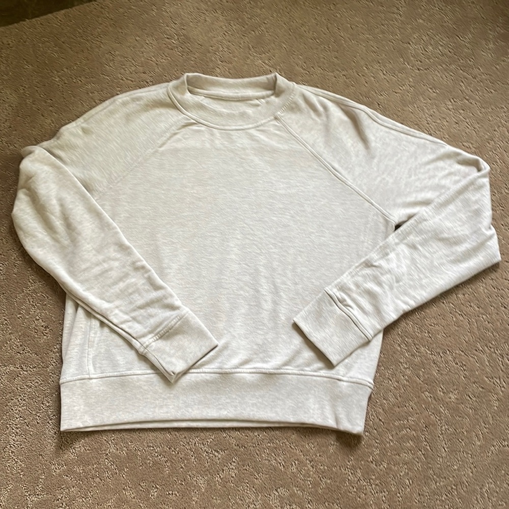Lululemon light tan sweatshirt size 4